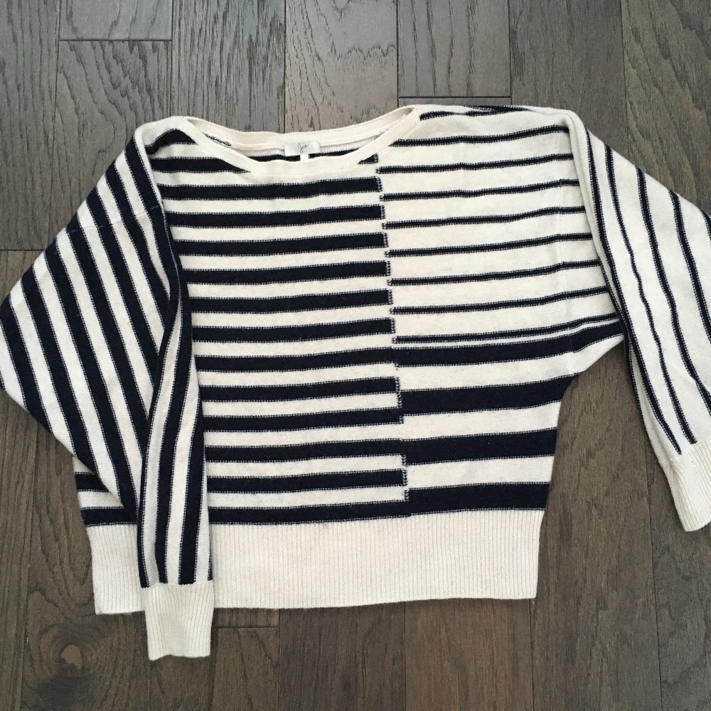 Joie sweater size M like new